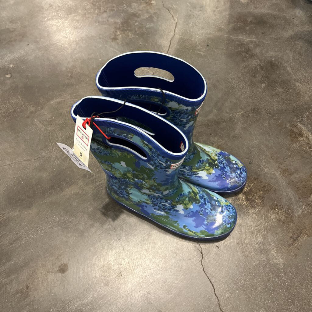 Size 5: NEW Blue Abstract Camo Rain Boots
