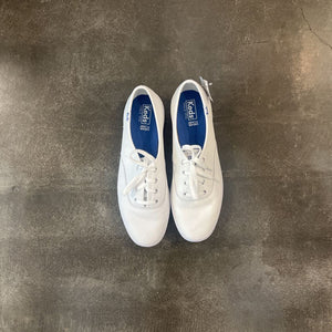 Size 9: White Leather Keds
