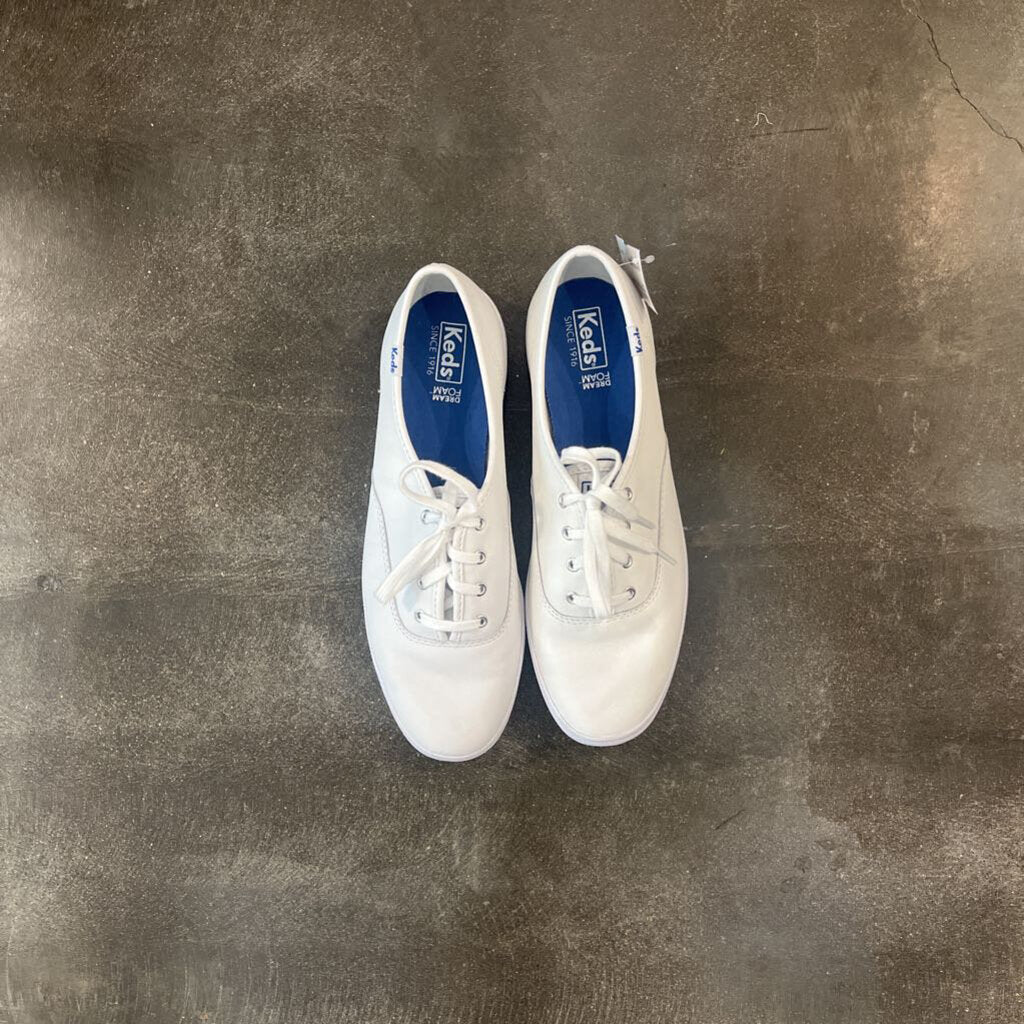 Size 9: White Leather Keds