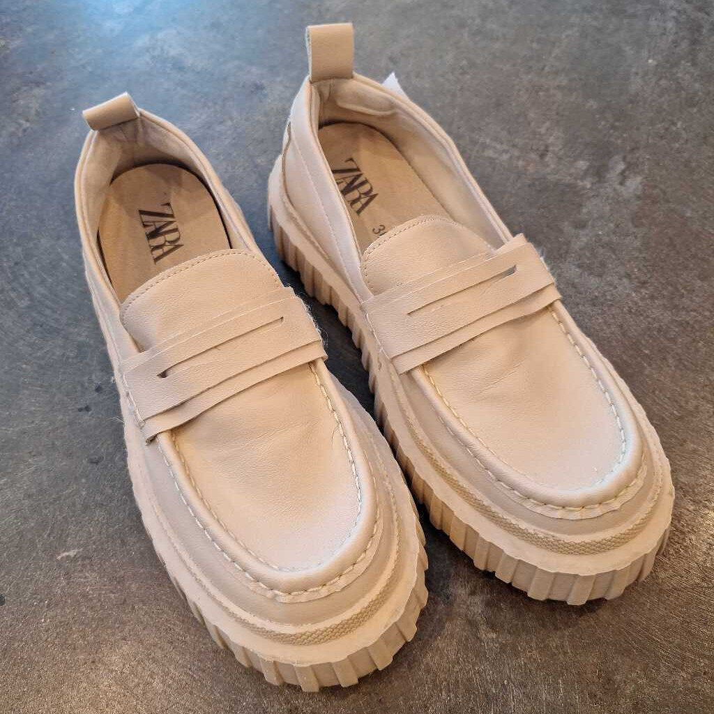 Size 6: Cream Platform Loafers