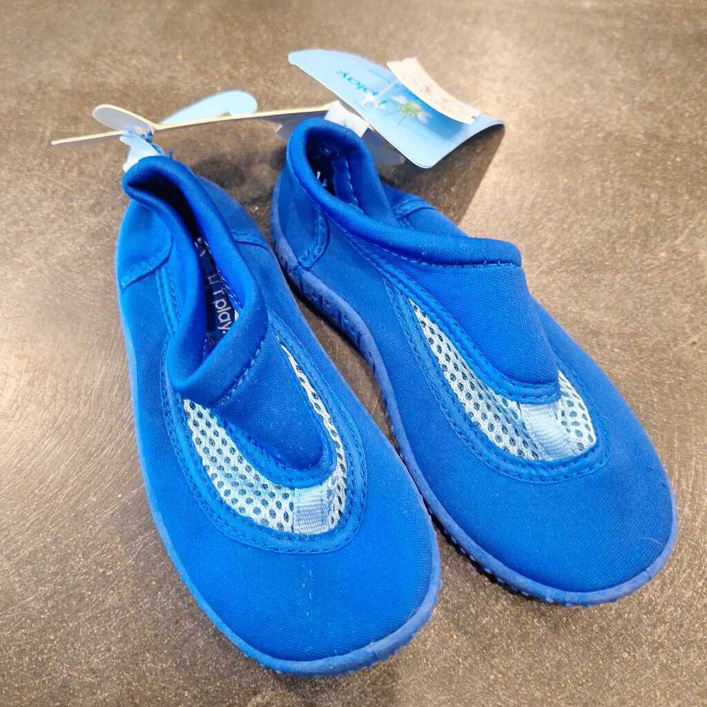 Size 9: NEW iPlay Water Shoes