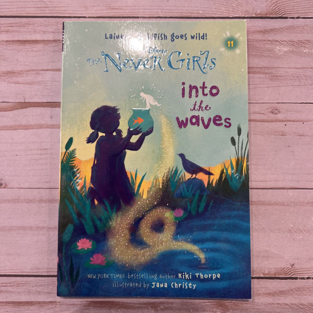Used Book - The Never Girls #11 into the waves