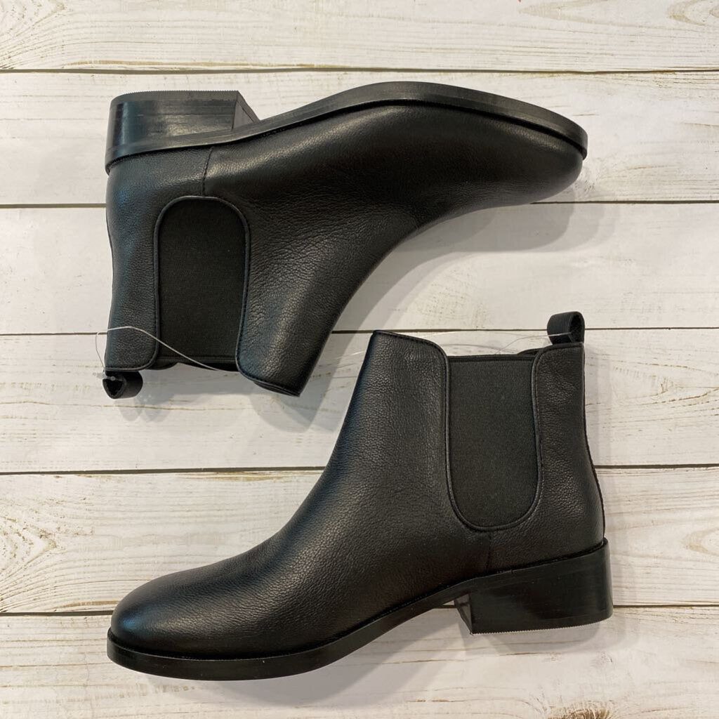 Size 6.5: NEW Black Landsman Booties