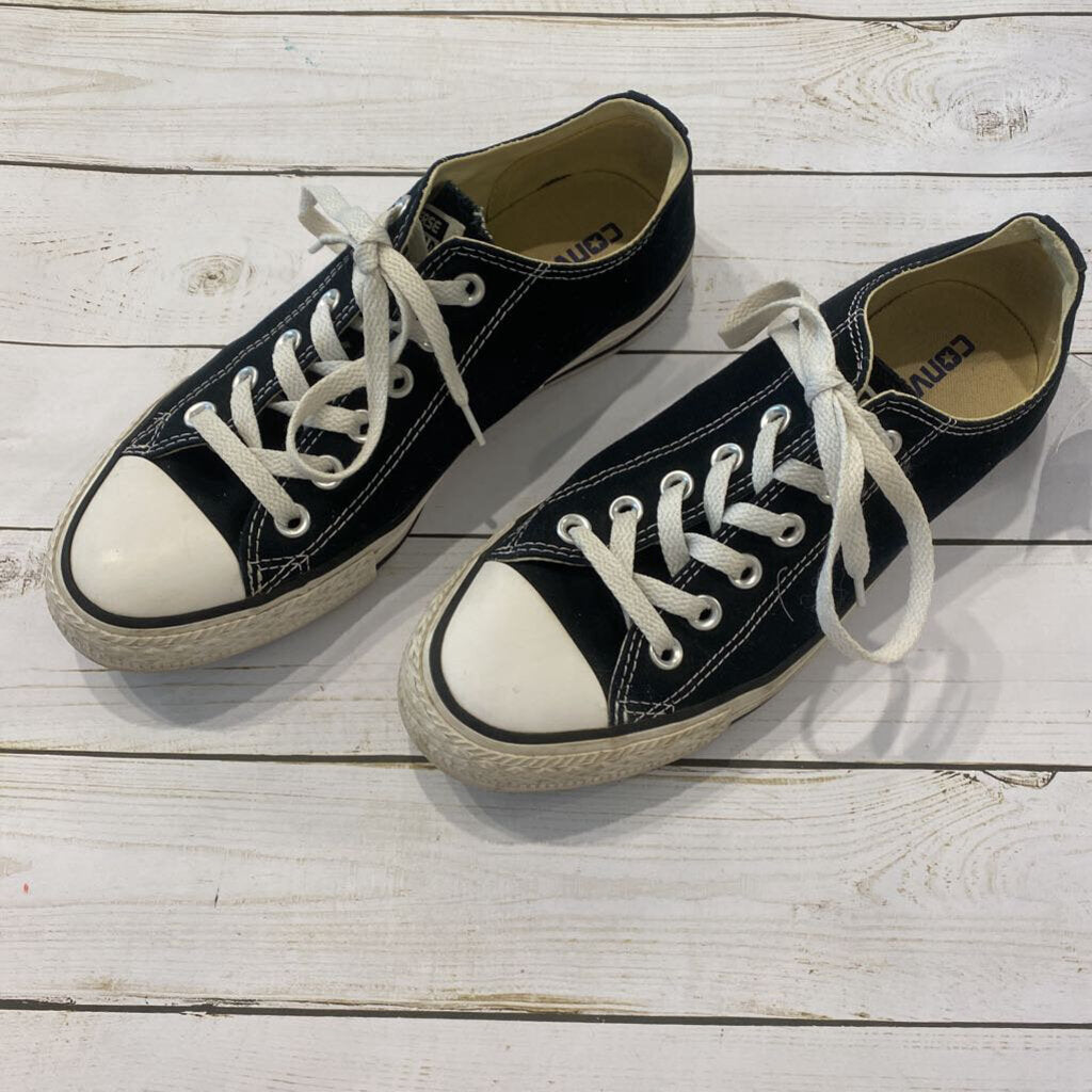 Size 8: Black Classic Chucks