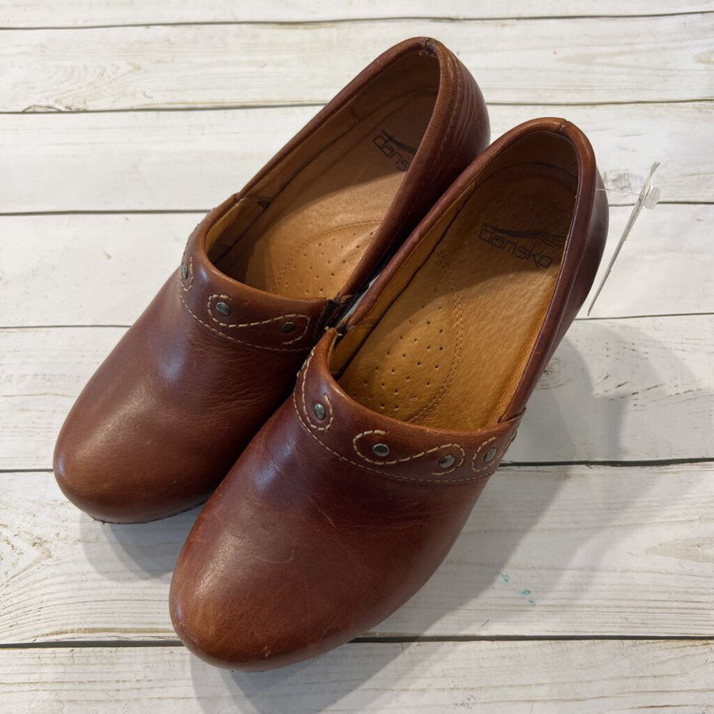 Size 7.5-8: Mahogany Stud + Stitch Block Heel Clogs *reduced