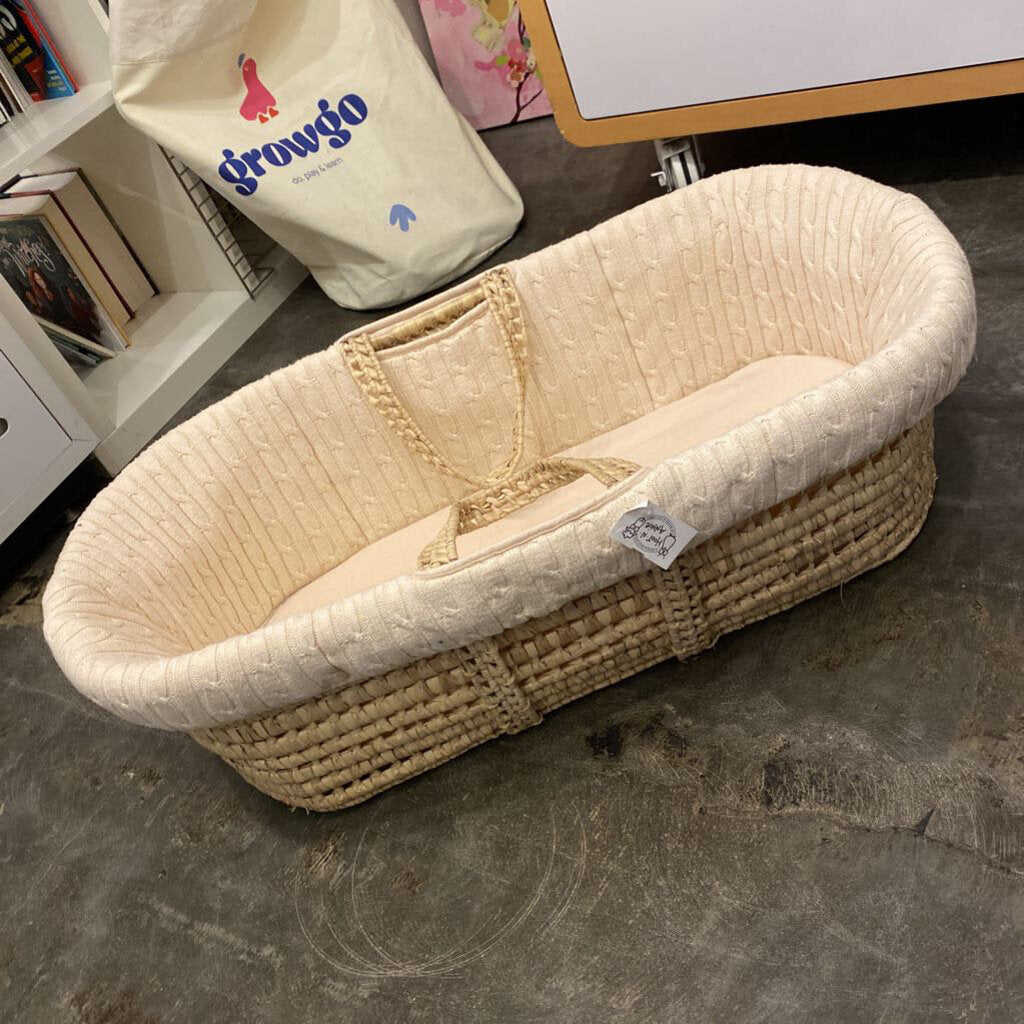 Moses Basket w/ Cream Cable Knit Liner