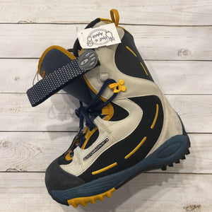 Size 5.5: Women's Snowboard Boots