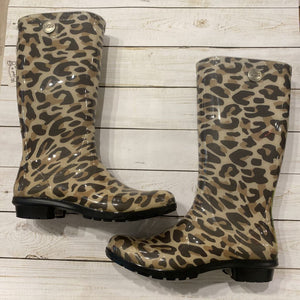 Size 8: NEW Cheetah Print Rain Boots