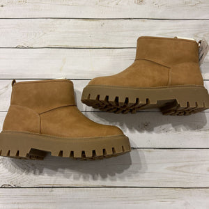 Size 4: NEW Chunky Beige Booties