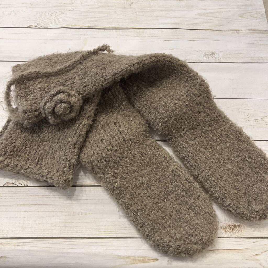 Size 4-6: Beige Knit Slipper Boots