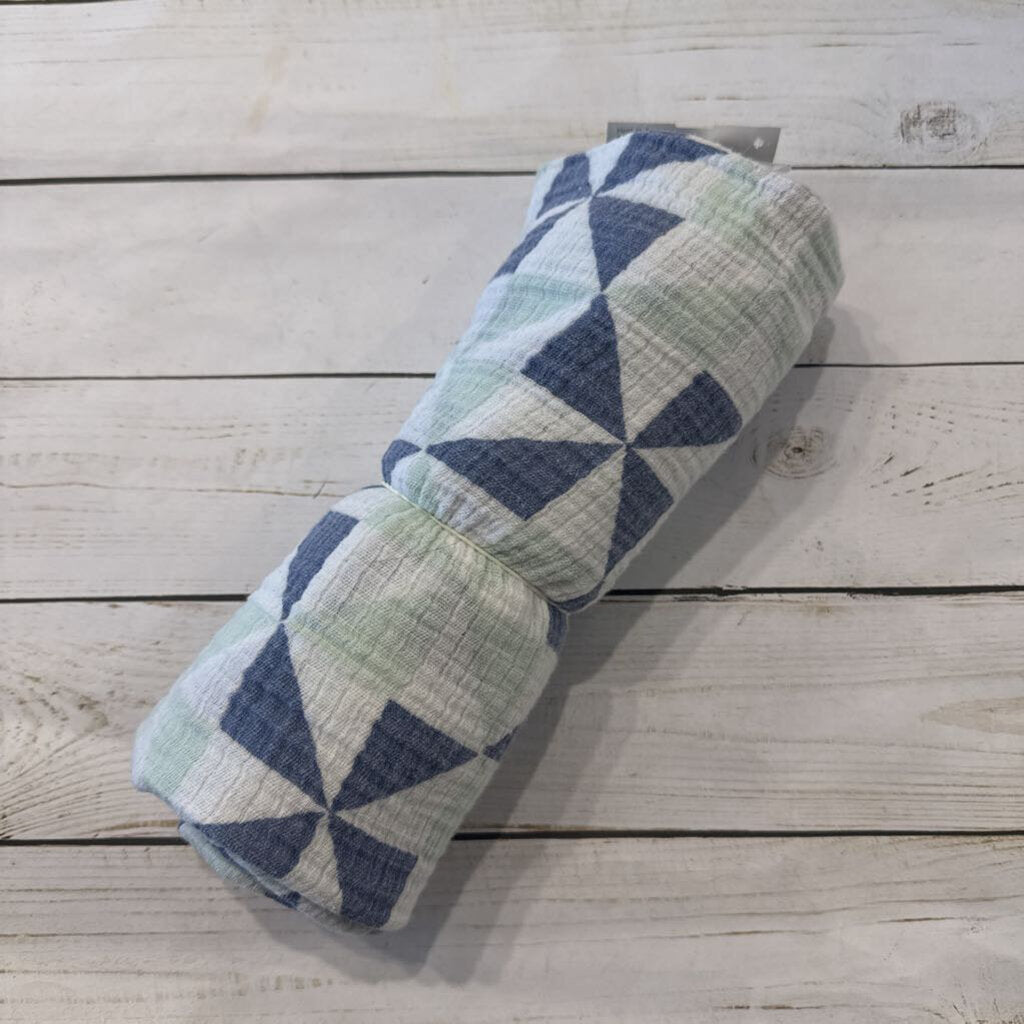 Aden & Anais Quilted Pinwheel Pattern Muslin Swaddle Blanket