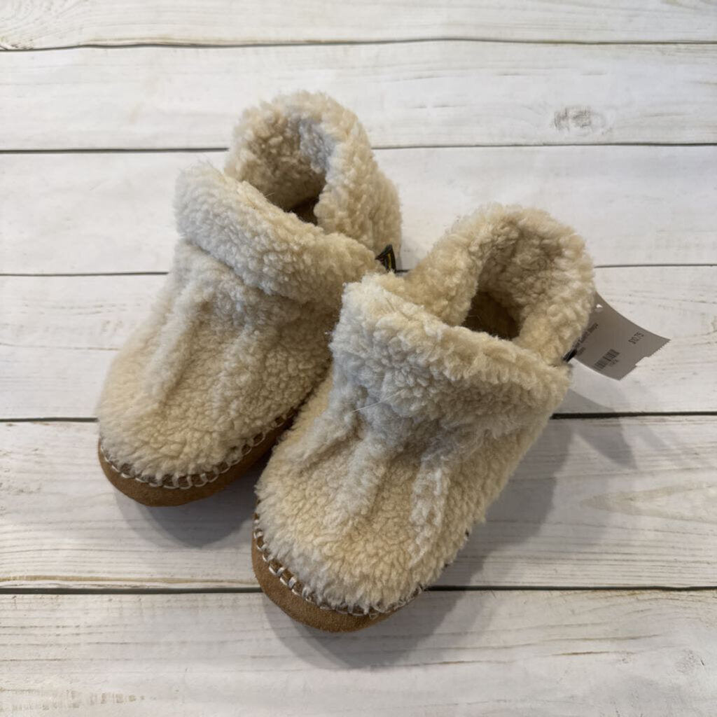 Size9/10: Sherpa Slippers