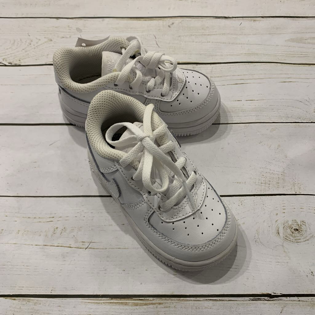 Size 6: NEW White Air Force 1's