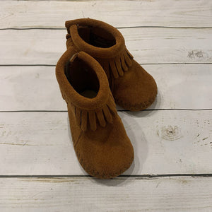 Size 2/3: NEW Suede Moccassins Booties