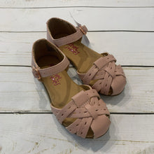 Load image into Gallery viewer, Size 7: Pink Closed Toe Sandals
