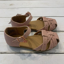 Load image into Gallery viewer, Size 7: Pink Closed Toe Sandals
