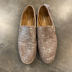 Size 8.5: Tan Shimmer Cut Put Loafers